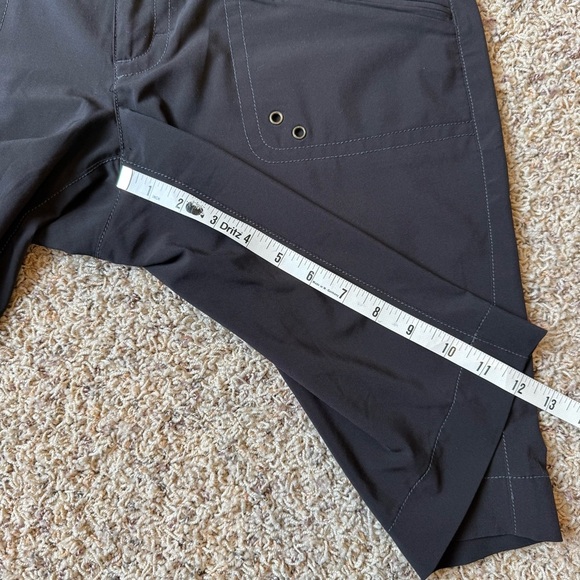 Athleta Kick It Cargo Bermuda Shorts Size 6 Utility Shorts - Picture 11 of 11